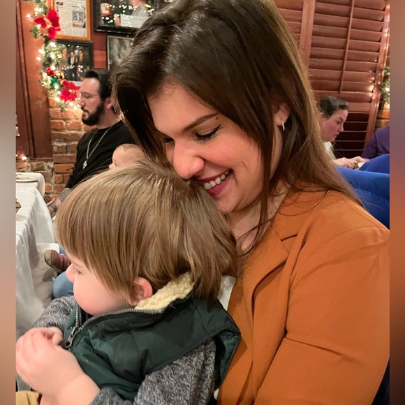 Meet your Posher, Caitlin - Picture 4 of 4